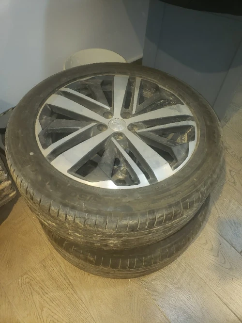 Roues de peugot 3008 avec pneu continotal neuv