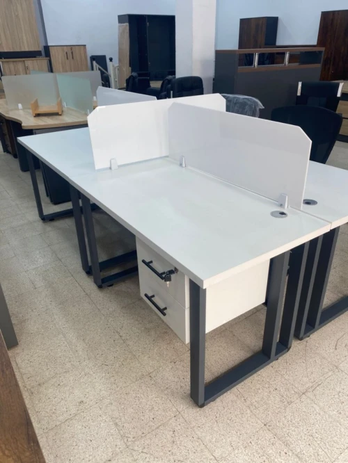 Poste de travail professionnel multiplaces avec caisson
