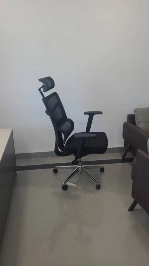 Chaise opérateur ergonomique  haut de gamme importation avec Repose-tête ajustable et Accoudoirs 3D réglables