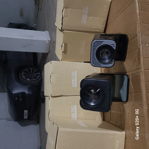 Projector datashow android wifi Bluetooth jamais utiliser livraison disponible