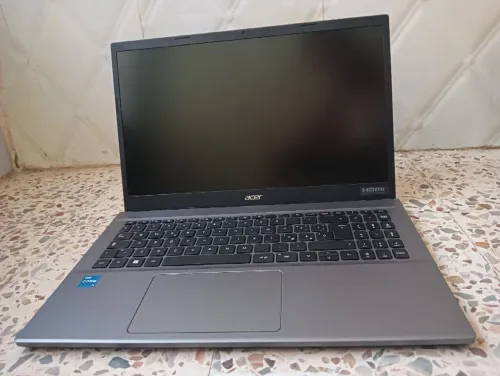 acer EXTENSA 15 215-55 i5-1235U 8GB RAM 512GB SSD 15.6" Bon Etat + chargeur originale