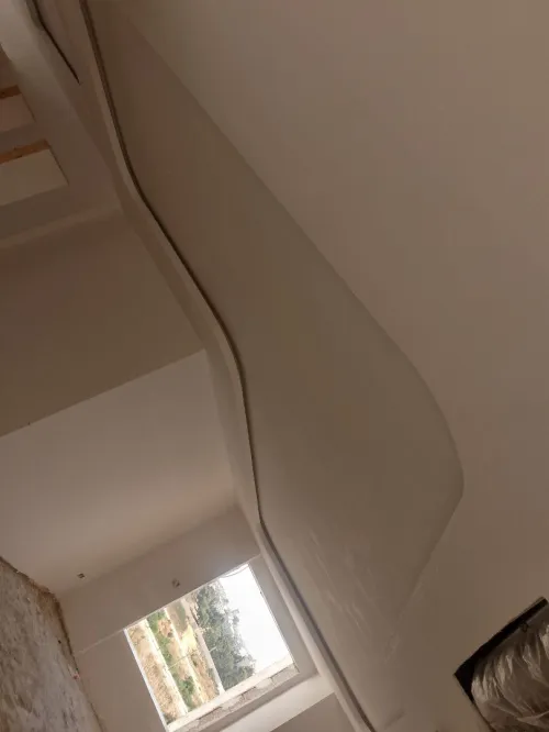 Ouvrier du bâtiment, de la construction à la livraison clé en main 