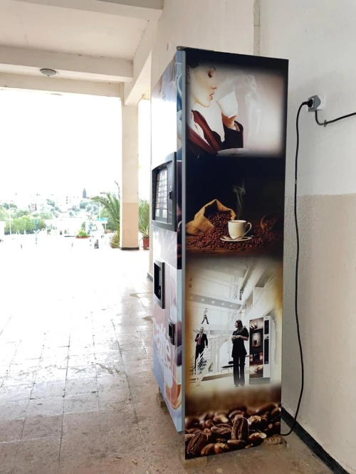 Distributeur automatique de café et snacks