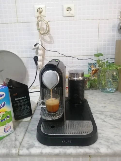 Machine à café Nespresso citiz et milk bon état