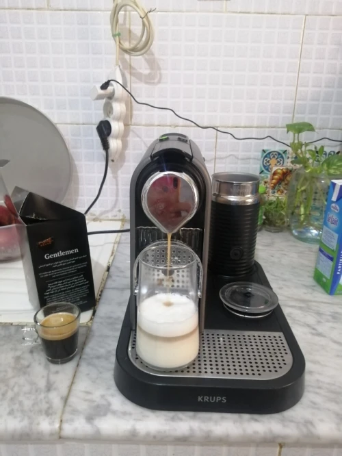 Machine à café Nespresso citiz et milk bon état