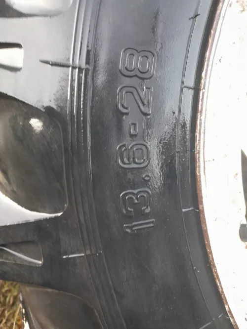 Pneu avec jantes 13.6 28