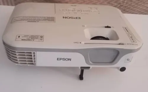 DATA SHOW EPSON EB X11 TRES BON ETAT ET PRIX IMBATTABLE 