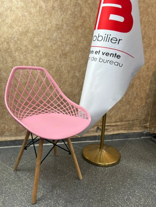 Chaise perforé