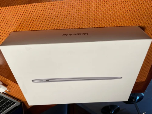 MacBook Air2020 M1. 256gb . Ram 8gb Cycle 159