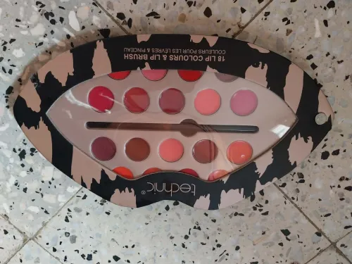 Palette nude et Palette rouge à lèvres