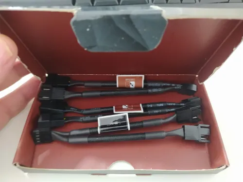 Noctua NA-SYC1 chromax black ( 3 câbles Y-splitter PWM 4 broches pour ventilateurs )