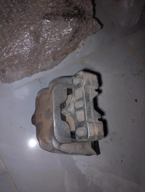 Moteur et Quelque pieces détachée golf 4  bonne occas
