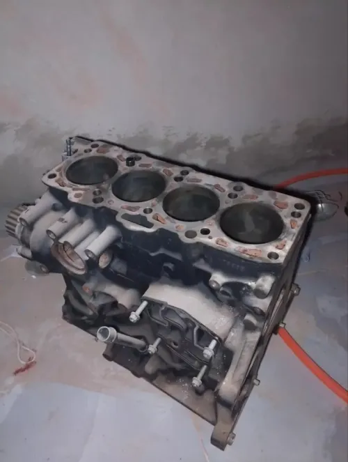 Moteur et Quelque pieces détachée golf 4  bonne occas
