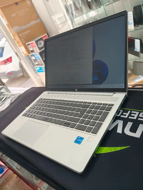 HP ProBook 450 G10 i5 13ème Gen - 8Go RAM / 256Go SSD NVMe - Très bon état