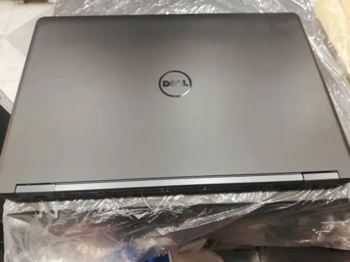 DELL Latitude E5550