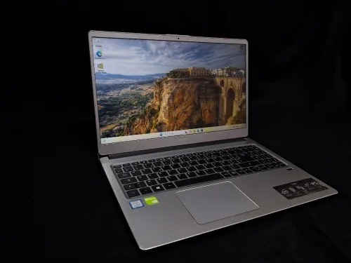 Acer swift 3 i5 8th / nvidia Mx150 / 12gb ram/ stockage 1Tb optane / 15.6 pouce / sécurité empreinte
