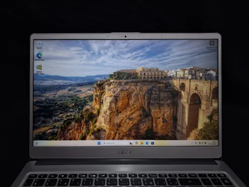 Acer swift 3 i5 8th / nvidia Mx150 / 12gb ram/ stockage 1Tb optane / 15.6 pouce / sécurité empreinte