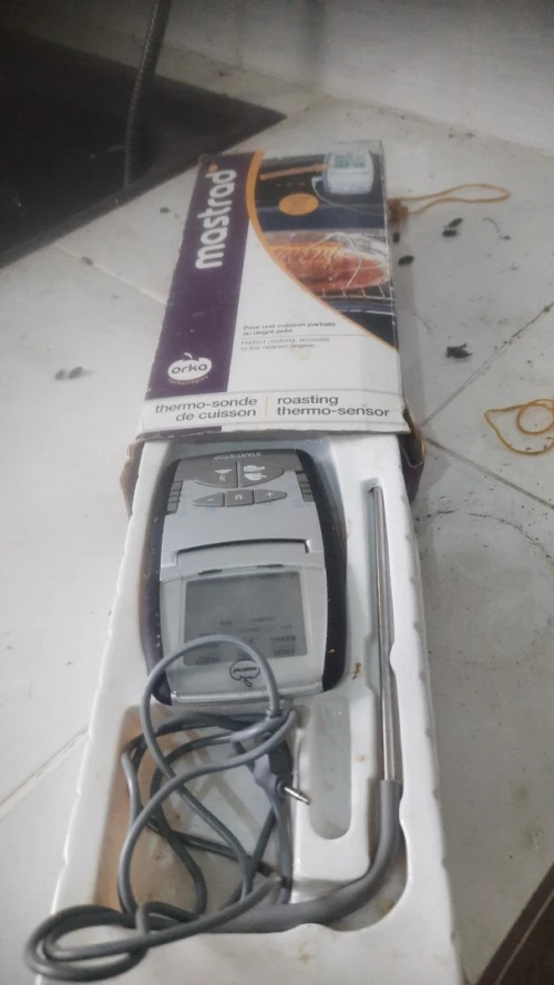 جهاز قياس الحرارة داخل المنتوجات الغذائية Thermomètre avec sonde plongeante