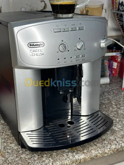 Machine à café DeLonghi Venezia  Très bon état