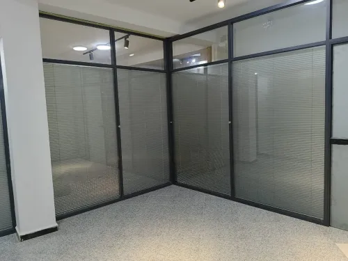Vitrine en verre trempè et siparation amouvible