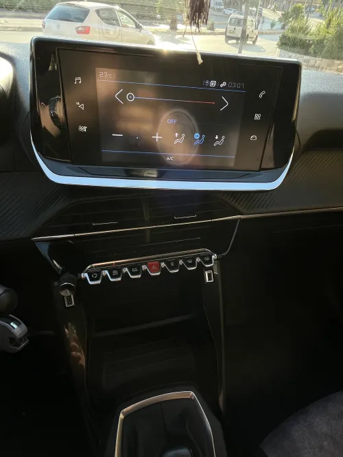 Peugeot 208 2021 