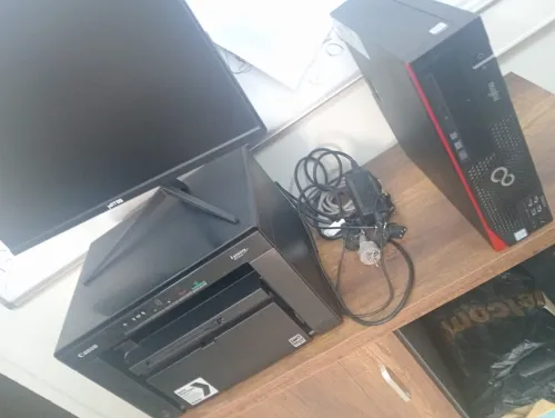 Pc de bereau et imprimante et fax