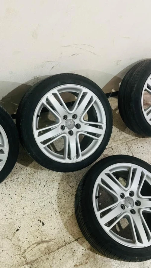 Jantes Audi origine + pneus 100% de vie bon état