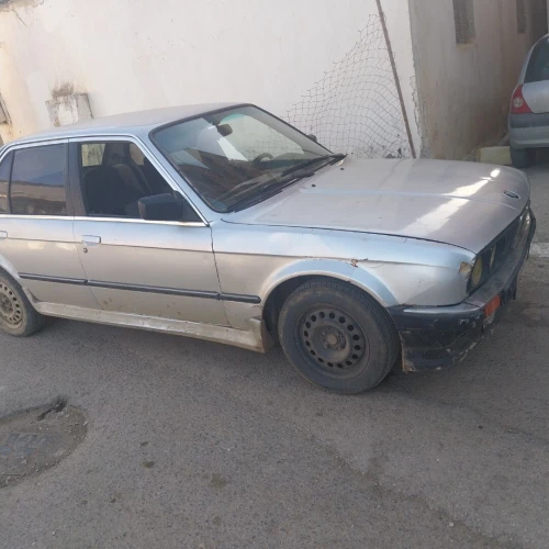 BMW E30 1986 