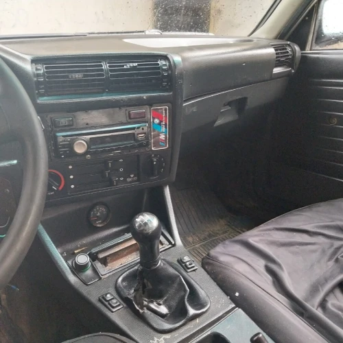 BMW E30 1986 