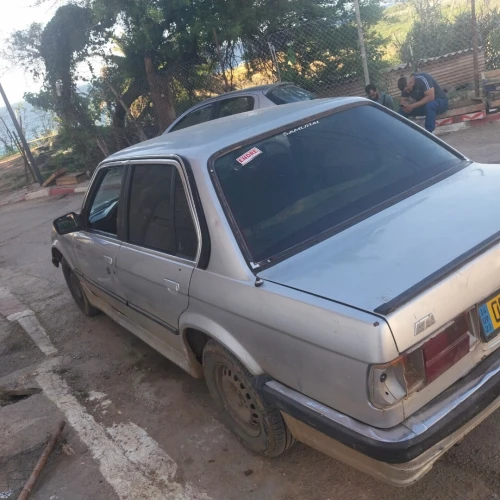BMW E30 1986 
