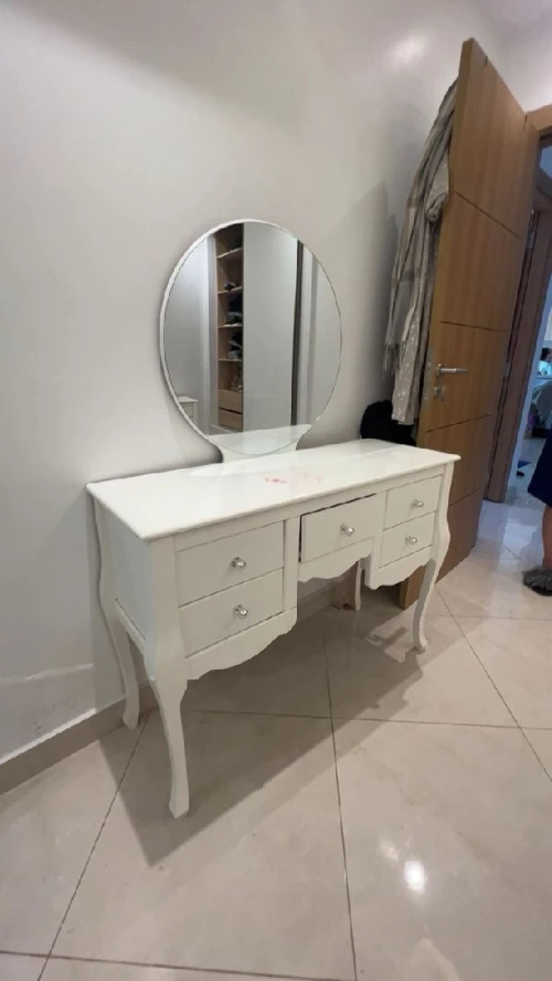 Coiffeuse a vendre + 2 tables de nuit