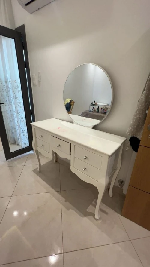 Coiffeuse a vendre + 2 tables de nuit