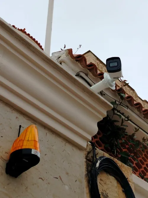 - "Installation Caméra Télésurveillance" - "Sécurité Maison & Entreprise" - "Caméra de Surveillance & Alarme"  - "Installateur Caméra & Alarme"
