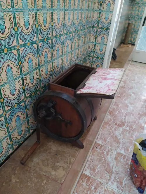 Ancienne baratte à beurre  forme de tonneau