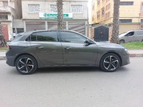 Opel Astra 2023 1,2 ess