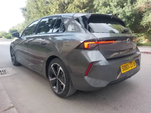 Opel Astra 2023 1,2 ess