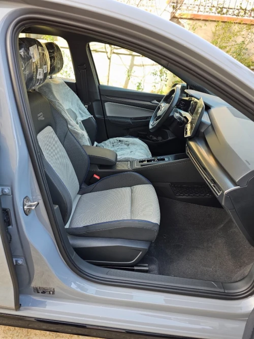 Volkswagen Golf 8 2025 R Black Edition 