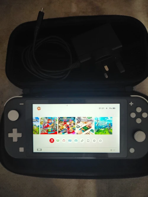 Nintendo switch lite flashée 128 go + mode online