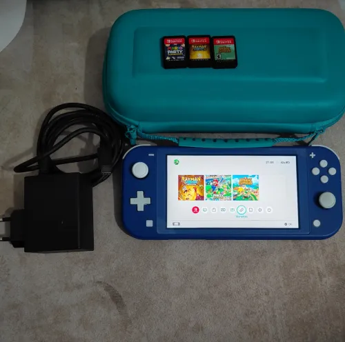 Nintendo switch lite 2021 + 3 jeux + chargeur original