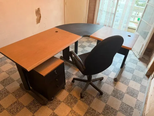 Bureau professionnel en angle + chaise