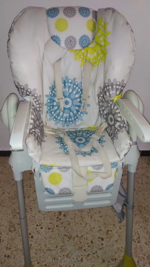 Chaise haute bébé marque Chico 