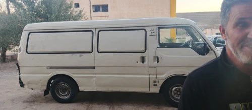 Mazda E2000 2002
