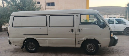 Mazda E2000 2002