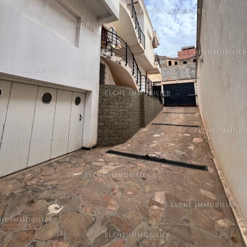 Location Appartement Niveau de villa F5 Oran Oran
