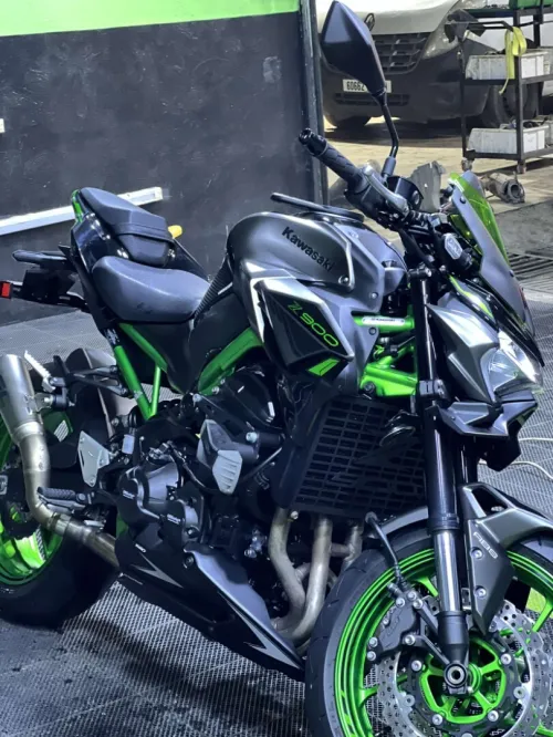 Kawasaki Z900 r 2024