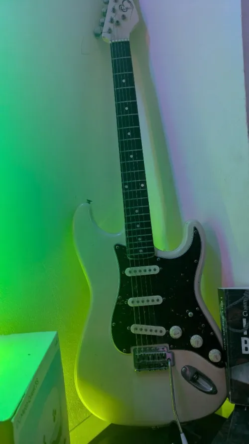 Guitare électrique stratocaster