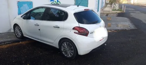 Peugeot 208 2015 Access Facelift