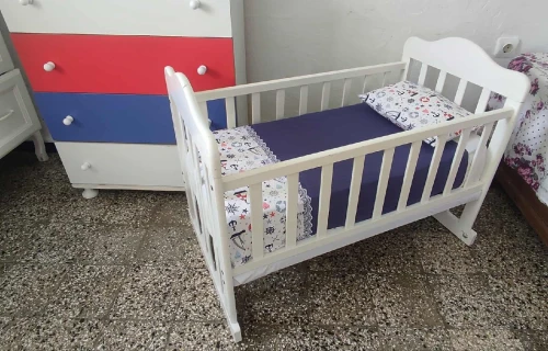 Disponible Lit avec matelas est commande importation
