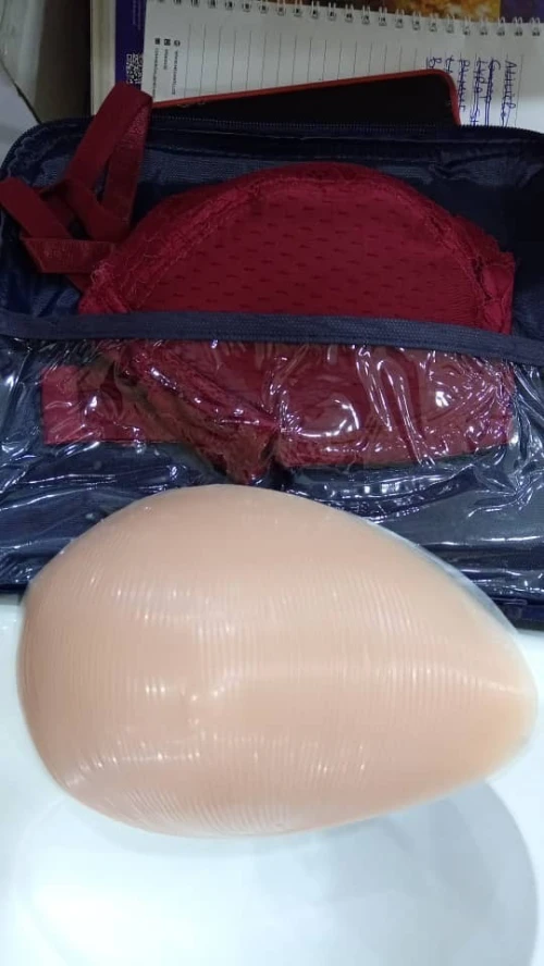 Prothèse mammaire en silicone