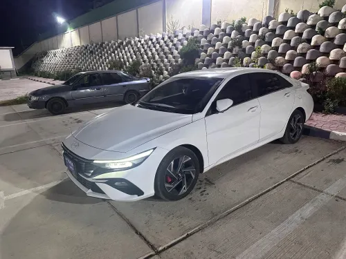 Hyundai Elantra 2024 